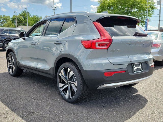 2025 Volvo XC40 Ultra Bright Theme