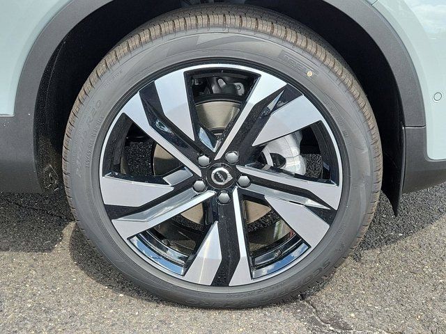 2025 Volvo XC40 Ultra Bright Theme