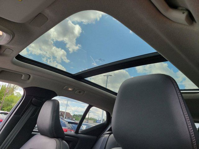 2025 Volvo XC40 Ultra Bright Theme