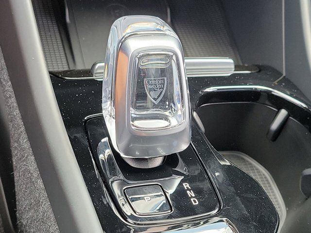 2025 Volvo XC40 Ultra Bright Theme