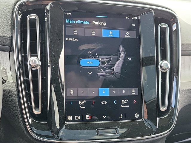 2025 Volvo XC40 Ultra Bright Theme