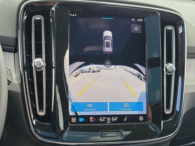2025 Volvo XC40 Ultra Bright Theme