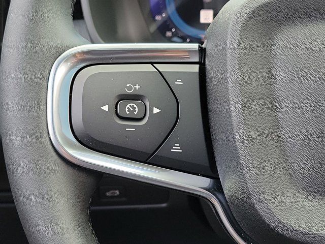2025 Volvo XC40 Ultra Bright Theme