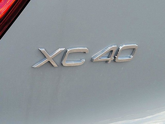2025 Volvo XC40 Ultra Bright Theme