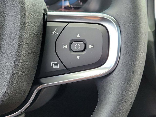 2025 Volvo XC40 Ultra Bright Theme