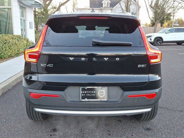 2025 Volvo XC40 Ultra Bright Theme