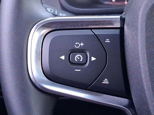 2025 Volvo XC40 Ultra Bright Theme