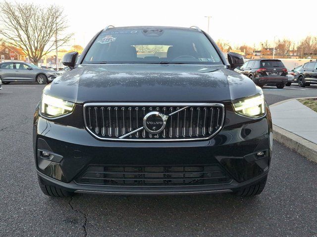 2025 Volvo XC40 Ultra Bright Theme