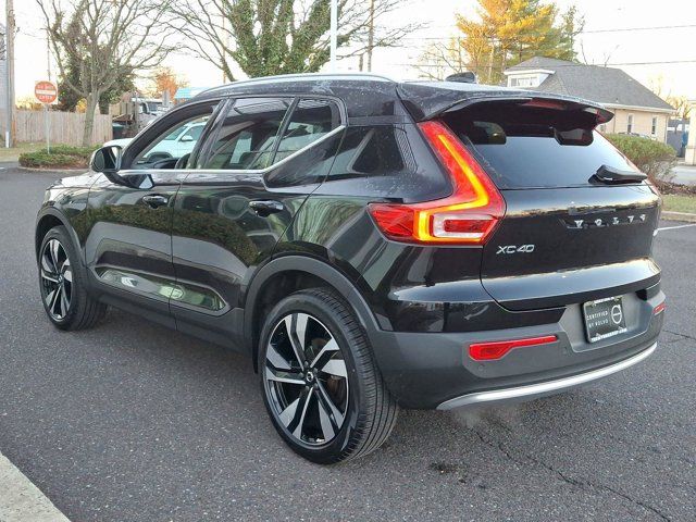 2025 Volvo XC40 Ultra Bright Theme