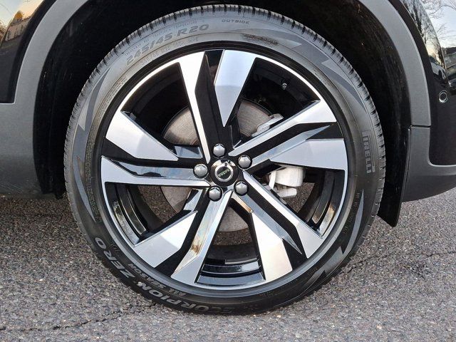2025 Volvo XC40 Ultra Bright Theme