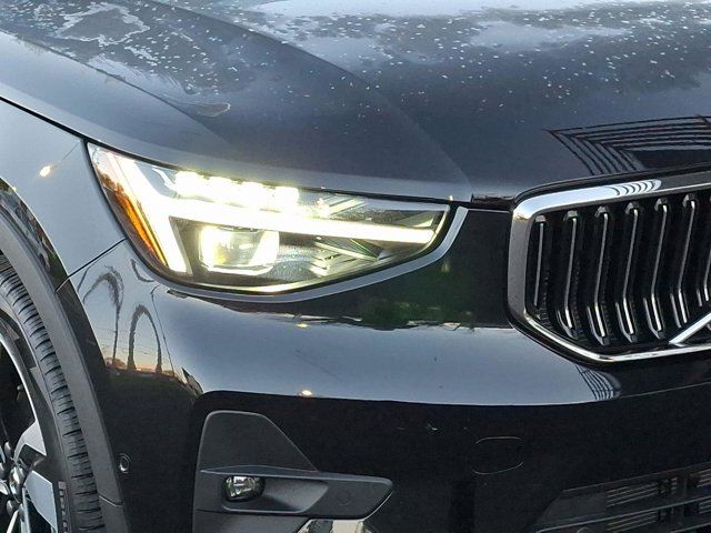 2025 Volvo XC40 Ultra Bright Theme