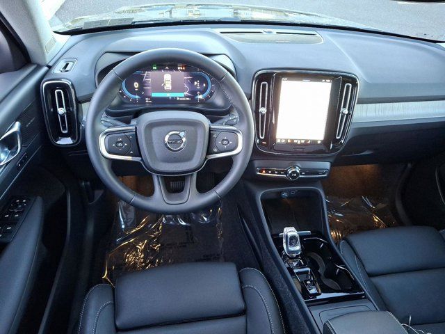 2025 Volvo XC40 Ultra Bright Theme