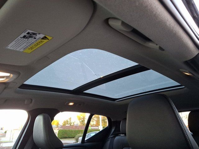 2025 Volvo XC40 Ultra Bright Theme