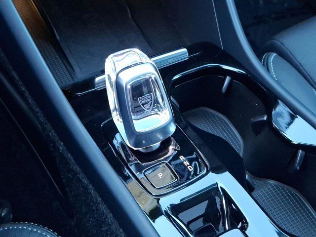 2025 Volvo XC40 Ultra Bright Theme