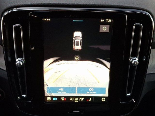 2025 Volvo XC40 Ultra Bright Theme