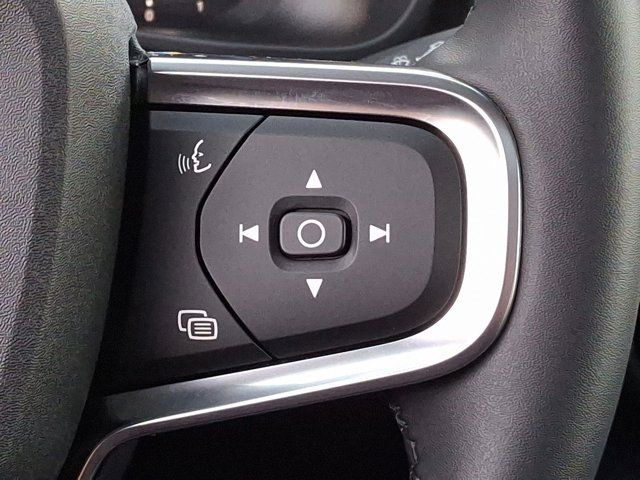 2025 Volvo XC40 Ultra Bright Theme