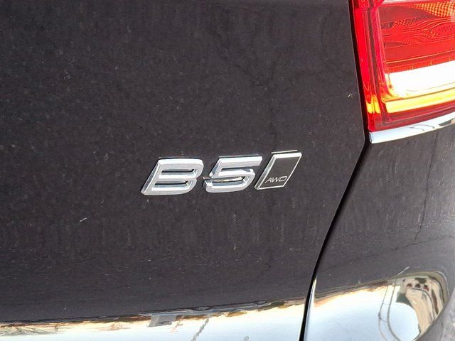 2025 Volvo XC40 Ultra Bright Theme
