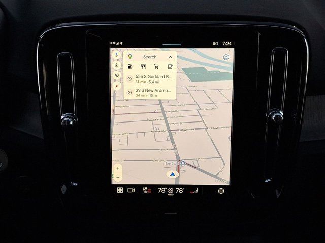 2025 Volvo XC40 Ultra Bright Theme