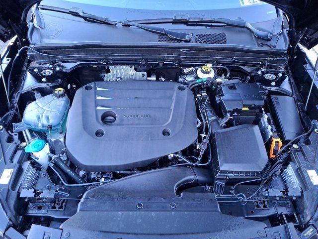 2025 Volvo XC40 Ultra Bright Theme