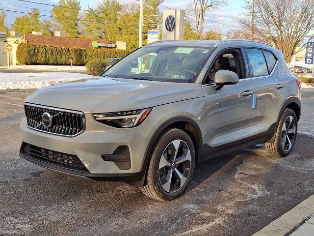 2025 Volvo XC40 Core Bright Theme