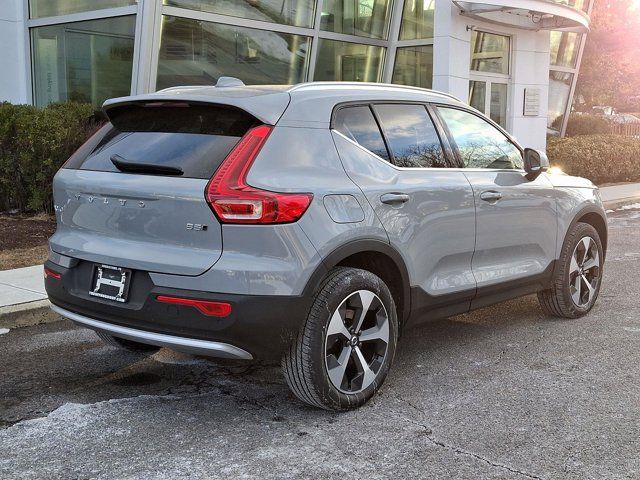 2025 Volvo XC40 Core Bright Theme