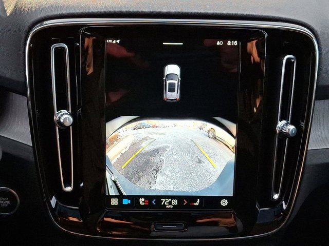 2025 Volvo XC40 Core Bright Theme