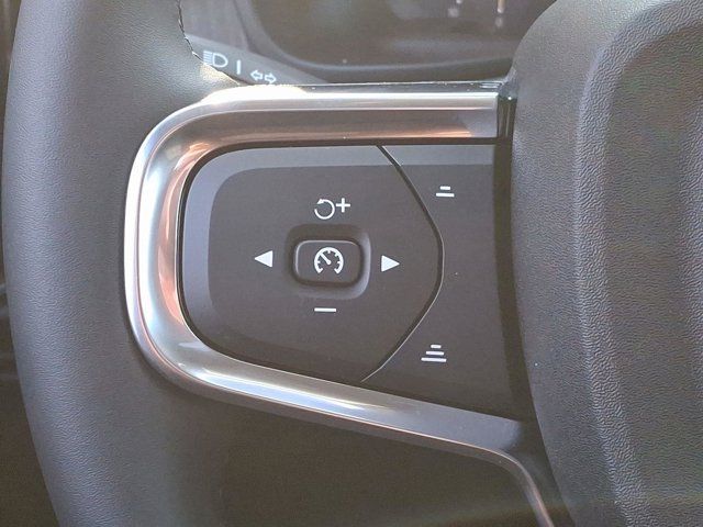 2025 Volvo XC40 Core Bright Theme