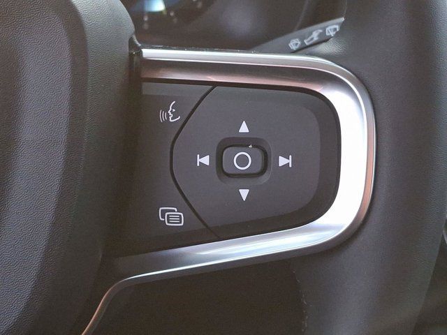 2025 Volvo XC40 Core Bright Theme
