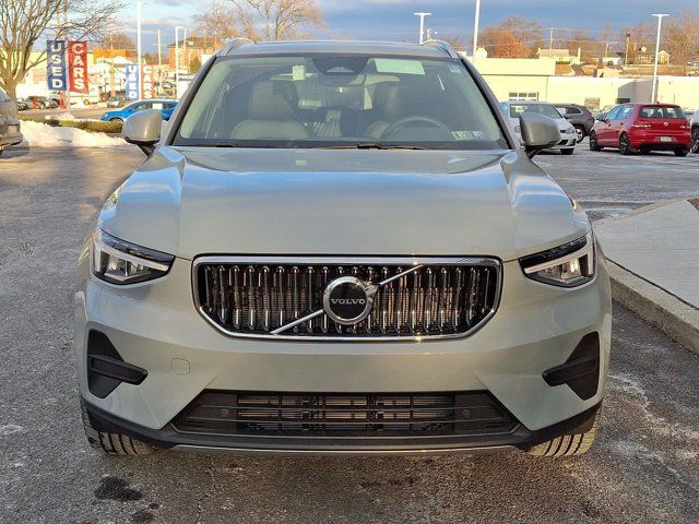 2025 Volvo XC40 Core Bright Theme
