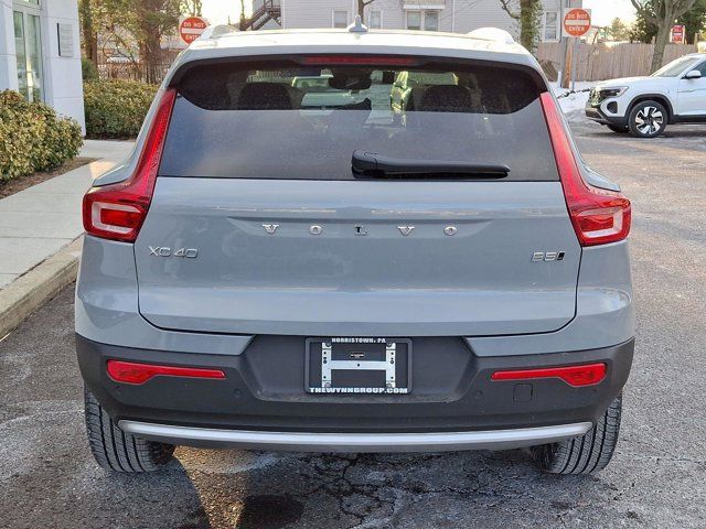 2025 Volvo XC40 Core Bright Theme