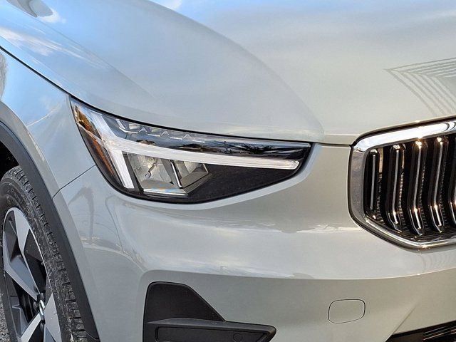 2025 Volvo XC40 Core Bright Theme