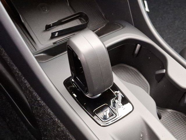 2025 Volvo XC40 Core Bright Theme