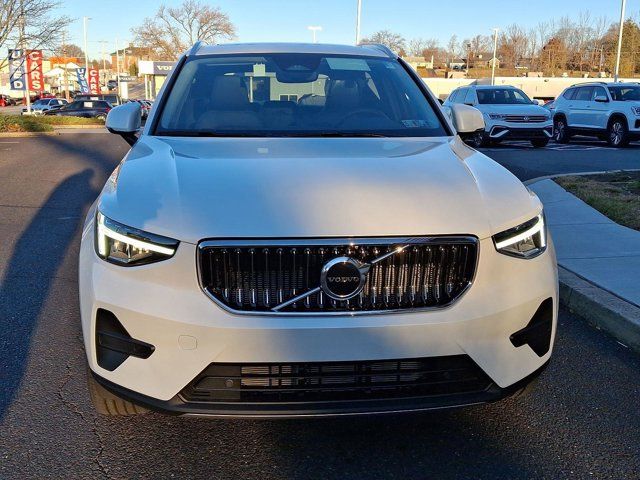 2025 Volvo XC40 Core Bright Theme