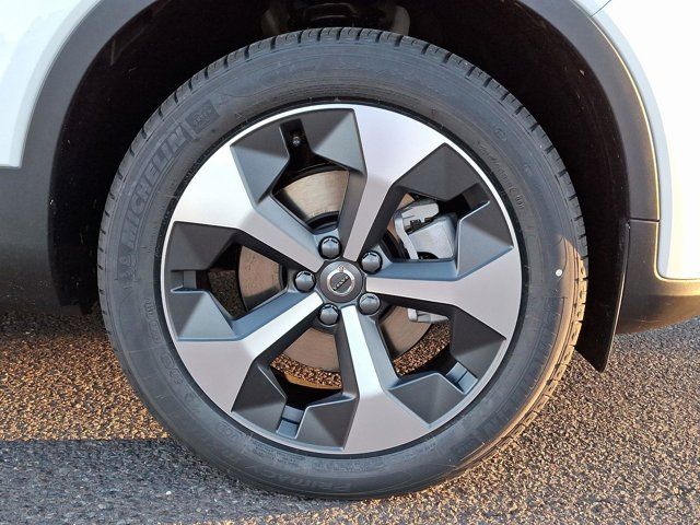 2025 Volvo XC40 Core Bright Theme