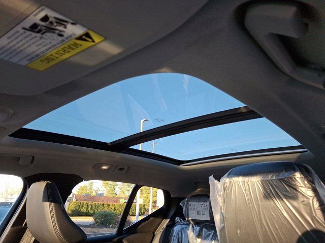 2025 Volvo XC40 Core Bright Theme