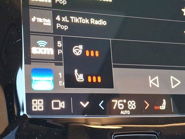 2025 Volvo XC40 Core Bright Theme