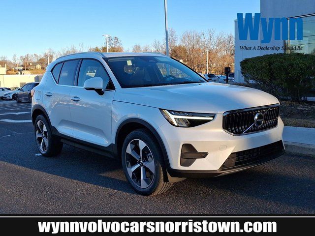 2025 Volvo XC40 Core Bright Theme