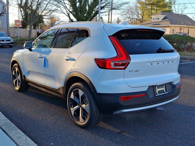 2025 Volvo XC40 Core Bright Theme