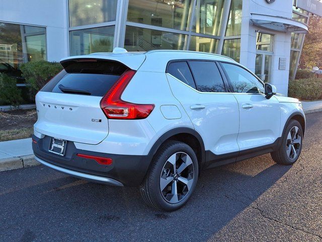 2025 Volvo XC40 Core Bright Theme