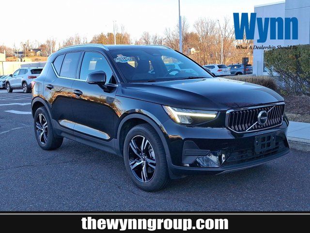 2025 Volvo XC40 Core Bright Theme