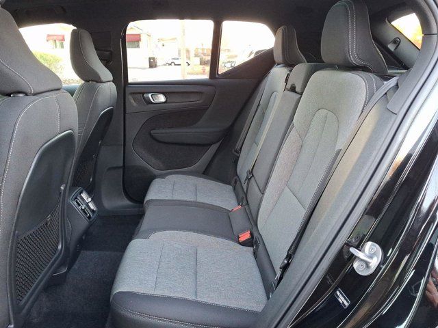 2025 Volvo XC40 Core Bright Theme