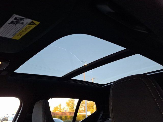 2025 Volvo XC40 Core Bright Theme