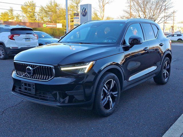 2025 Volvo XC40 Core Bright Theme