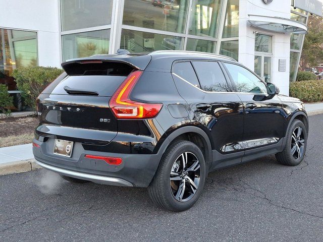 2025 Volvo XC40 Core Bright Theme