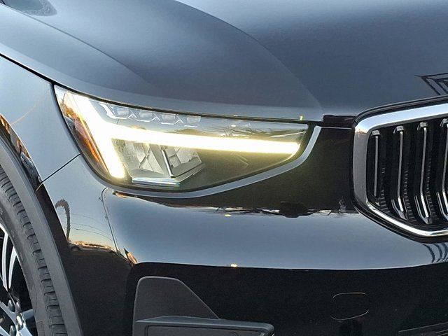2025 Volvo XC40 Core Bright Theme