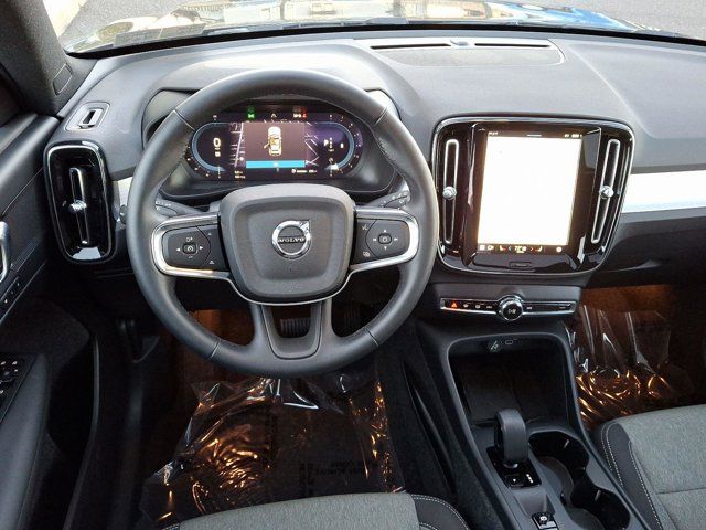 2025 Volvo XC40 Core Bright Theme