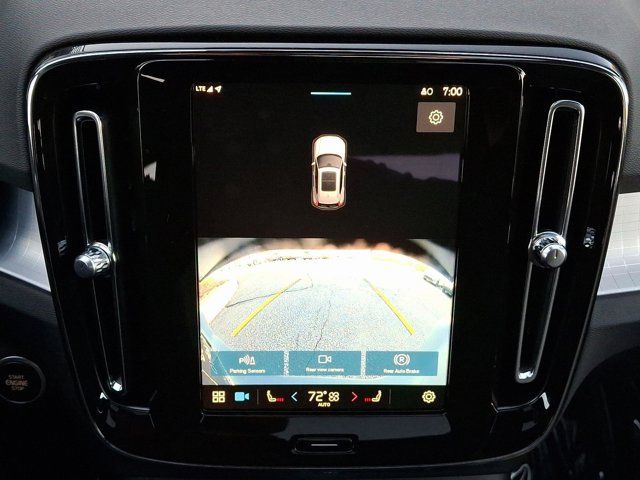 2025 Volvo XC40 Core Bright Theme