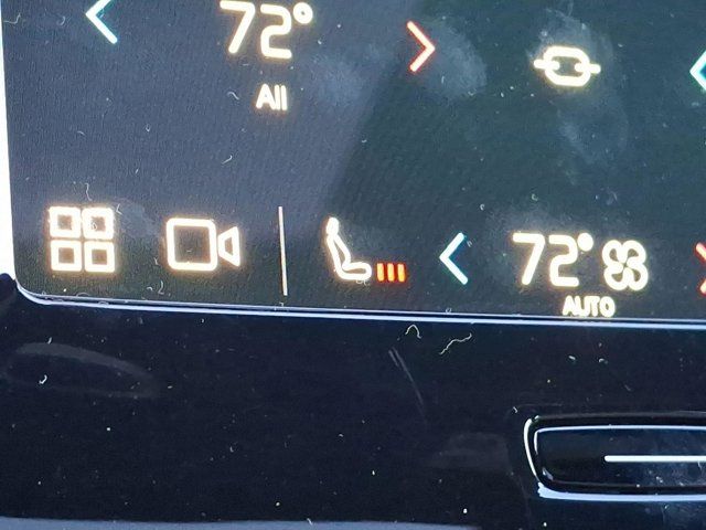2025 Volvo XC40 Core Bright Theme