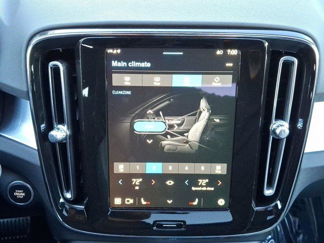2025 Volvo XC40 Core Bright Theme