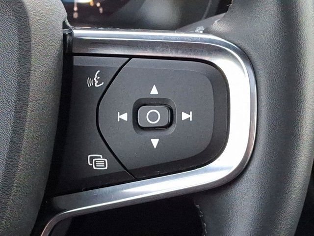 2025 Volvo XC40 Core Bright Theme